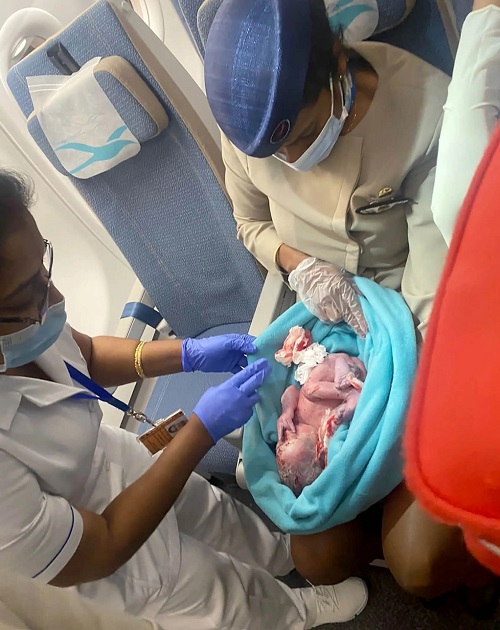 رها شدن یک نوزاد در سطل زباله‌ی هواپیما