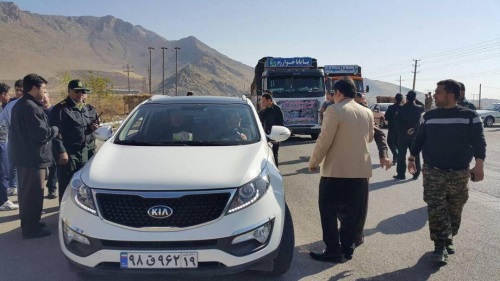 علی دایی در منطقه زلزله زده کرمانشاه حاضر شد