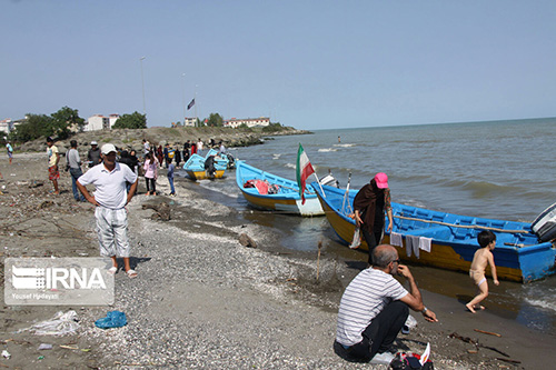 گردشگران در ساحل آستارا‎ در شرایط قرمز کرونا