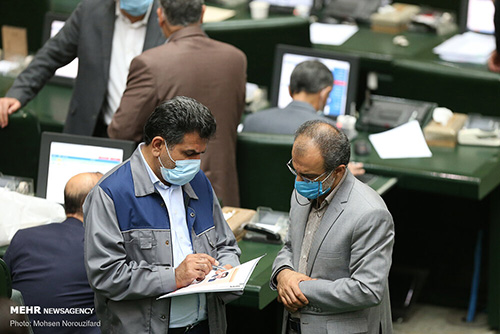 تصاویری از حاشیه‌های جلسه علنی مجلس