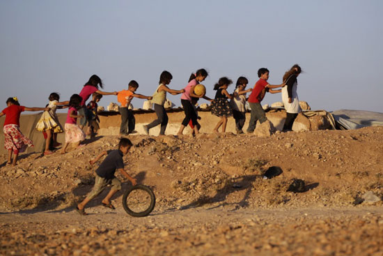عکس: بازی‌های کودکان در مناطق جنگی