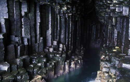 فینگالز، یکی از زیباترین غارهای دنیا +عکس