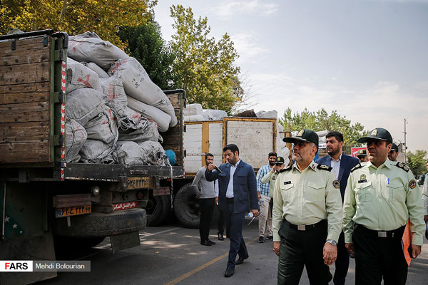 کشف محموله بزرگ قاچاق پارچه و لباس در تهران