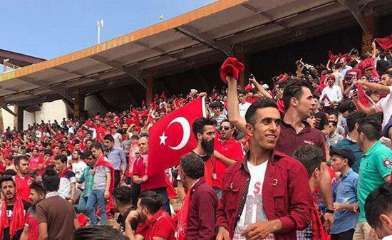 ماجرای پرچم ترکیه در استادیوم یادگار امام تبریز