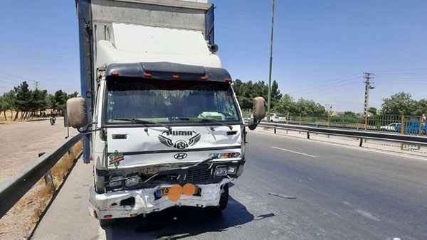 تصادف وحشتناک پژو پارس با کامیون در تهران