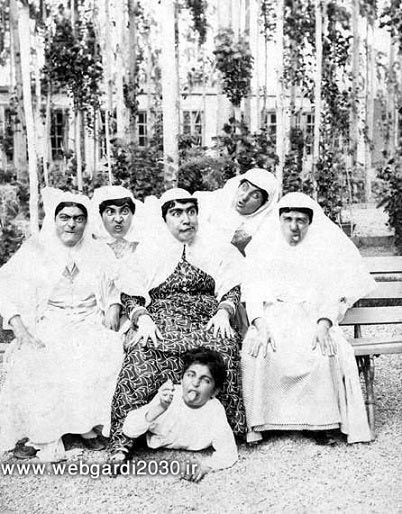 عکس: شکلک درآوردن زنان قاجاری!