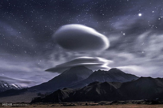 عکس: توده ابر عجیب بر فراز کوه آتشفشانی