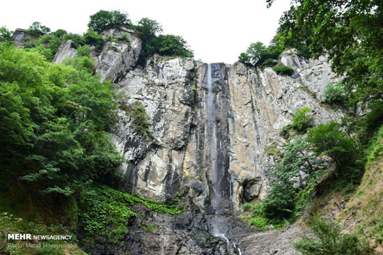 مرتفع‌ترین آبشار ایران با ۱۰۵ متر ارتفاع