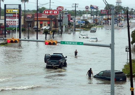 سیل، خیابان‌های تگزاس‎ را زیر آب برد
