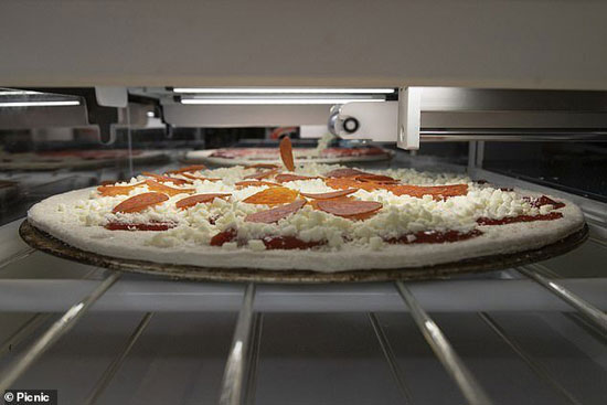 این ربات در یک ساعت ۳۰۰ پیتزا درست می‌کند!