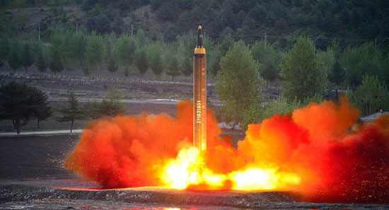 چرا کره شمالی قصد دارد جزیره‌ی گوام را موشک باران کند؟