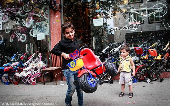 عکس: دوچرخه بازی در کوچه های فراغت
