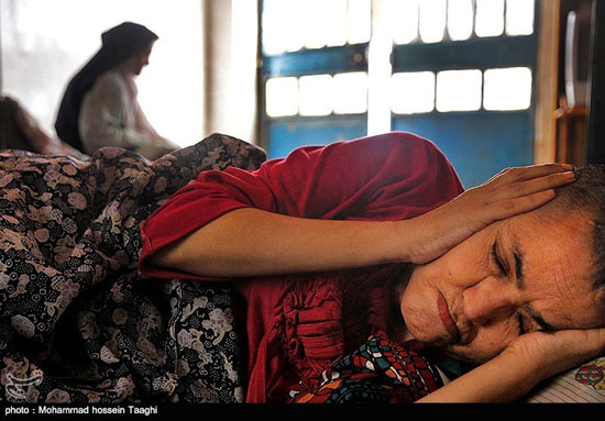 عکس: زندگی دشوار سکینه با 4 فرزند معلول