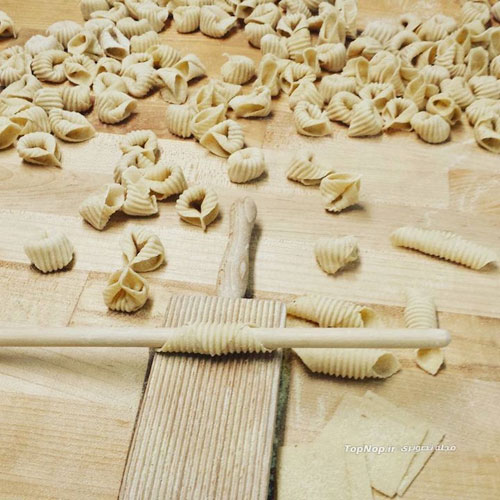 عکس: پخت ماکارونی های دست ساز