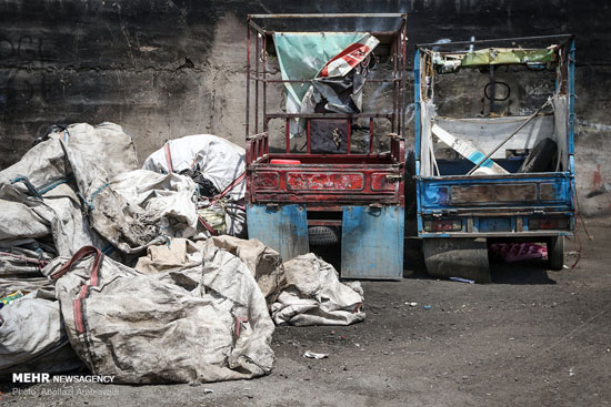 یک روز زندگی با کارگران زباله‌گرد