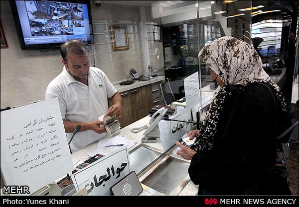 عکس: بازار خرید و فروش ارز و سکه