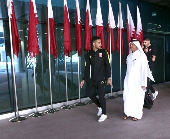 قطری‌ها با پرواز غیر مستقیم به امارات رسیدند
