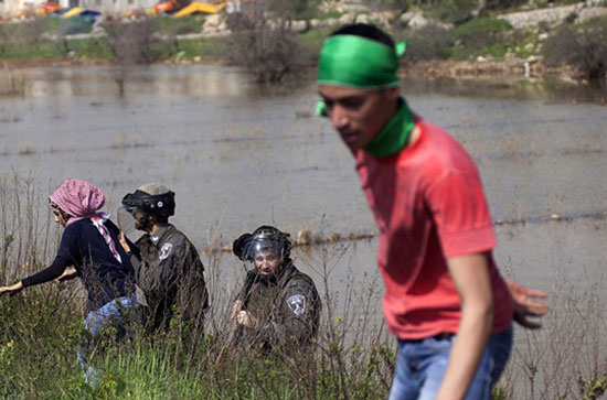 عکس: بازداشت دختر فلسطینی در «رام‌الله»