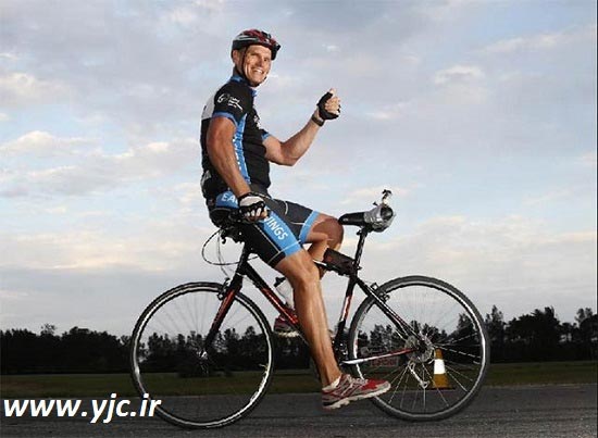 رکوردزنی با دوچرخه سواری به پشت +عکس