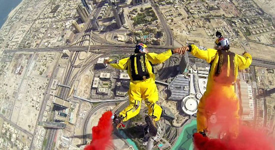 پرش دیوانه وار بلند ترین برج جهان +عکس