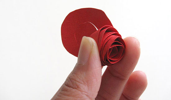 ساختن گل رز کاغذی با کمک فرزندتان