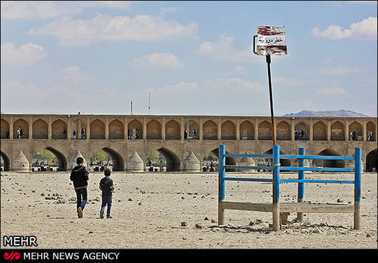 عکس: «زاینده رود» در حسرت قطره های آب