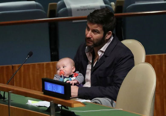 خانم نخست‌وزیر با نوزادش به سازمان ملل رفت