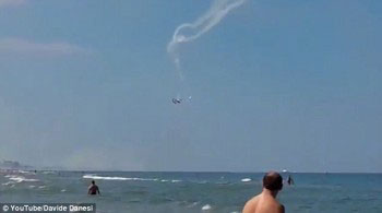 تصاویر لحظه برخورد دو هواپیما در ایتالیا