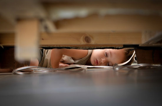 خواب کودکان در مکان ها و حالت های غیرمعمول
