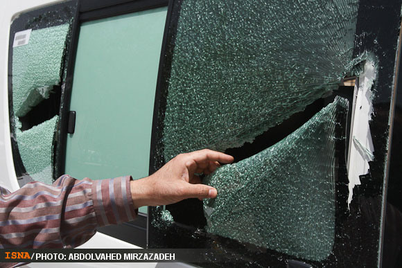 حمله مرد پرادو سوار به خودرو اورژانس+عکس