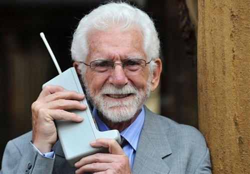 جشن تولد ۴۵ سالگی تلفن همراه