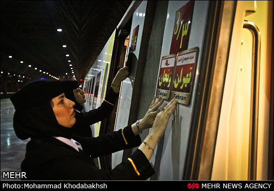 عکس: مهمانداران زن قطار در ایران