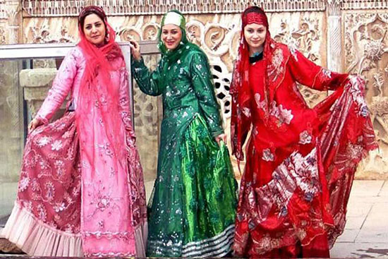 شاخصه‌های زیبایی و رنگ‌شناسی لباس زنان قشقایی