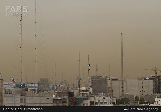 عکس: گرد و غبار در آسمان تهران