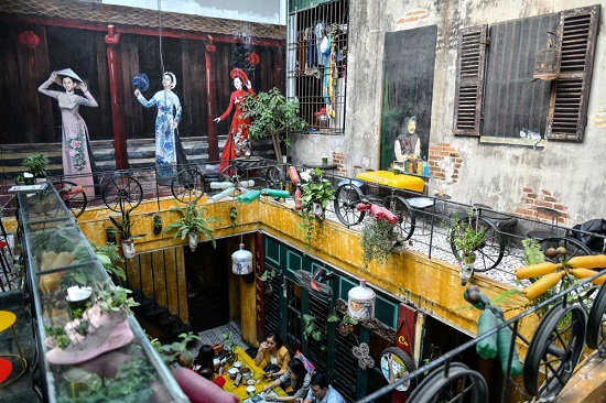 کافه‌ای عجیب و غریب در ویتنام