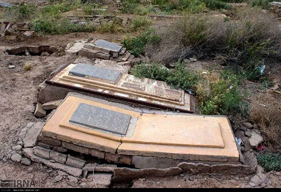 فرونشست زمین در قبرستان قدیمی در سمنان