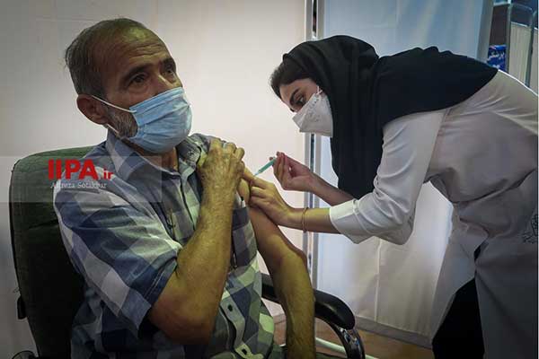 تزریق واکسن به گروه ۶۵سال به بالا در تهران