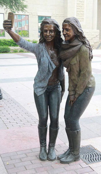 مجسمه‌ی یادبود عکس سلفی در تگزاس