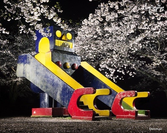 تصاویر جالب از پارک‌های بازی ژاپنی در شب