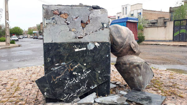 تخریب تندیس «شهريار» در پارس آباد