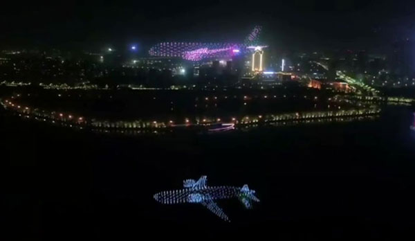 اجرای دیدنی ۸۰۰ پهباد در نمایش هوایی چین