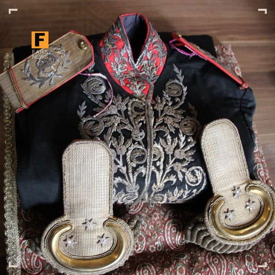 اهدا لباس سرتیپیِ ۱۱۶ساله به موزه قاجار تبریز