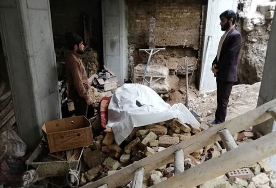 سقوط مرگبار دیوار بتنی روی کارگر افغانستانی