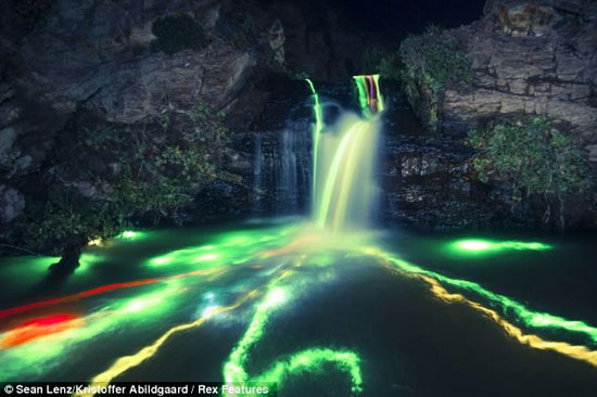 عکس هاي خارق العاده از آبشارهاي درخشان