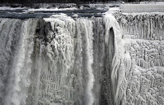 عکس کم سابقه از یخ زدن آبشار نیاگارا