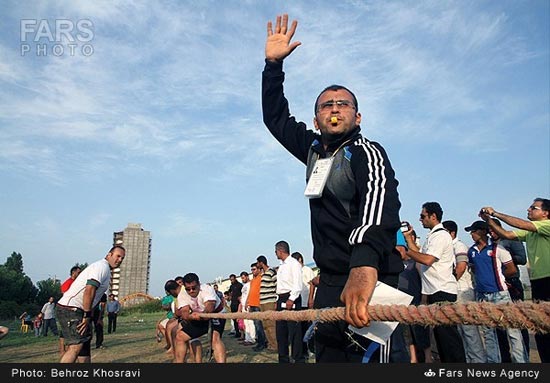 عکس: مسابقه طناب کشی قویترین مردان