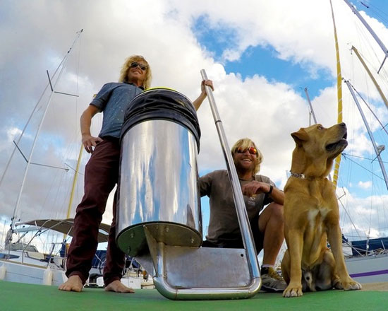 سطل زباله شناور برای تمیزی آب اقیانوس ها