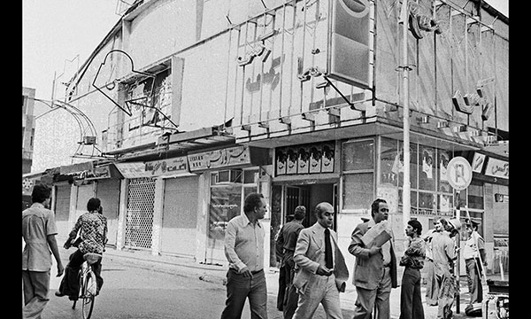 تصاویرِ تاریخی از آتش‌سوزی سینما رکس آبادان
