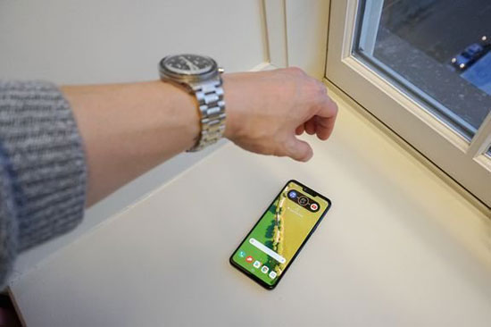 موبایل جدید ال جی با حرکات دست کنترل می‌شود