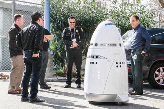 گشت زنی روبات ها در مراکز خرید آمریکا